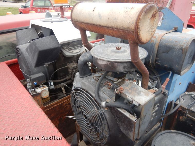 image for item FI9048 1995 Ford F450 Super Duty  utility / service truck