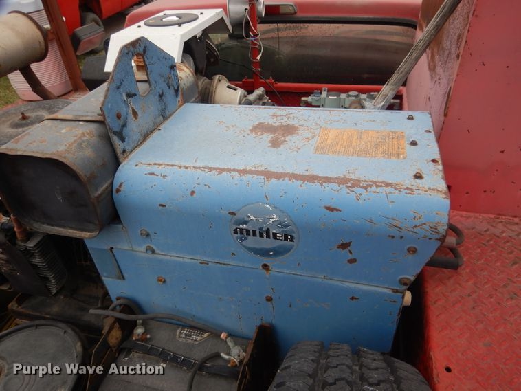 image for item FI9048 1995 Ford F450 Super Duty  utility / service truck