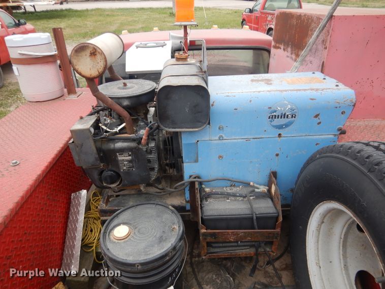 image for item FI9048 1995 Ford F450 Super Duty  utility / service truck