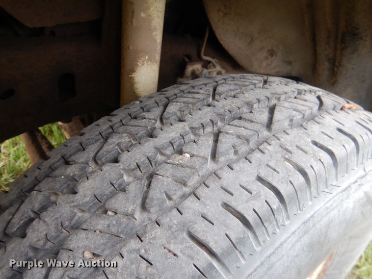 image for item FI9048 1995 Ford F450 Super Duty  utility / service truck