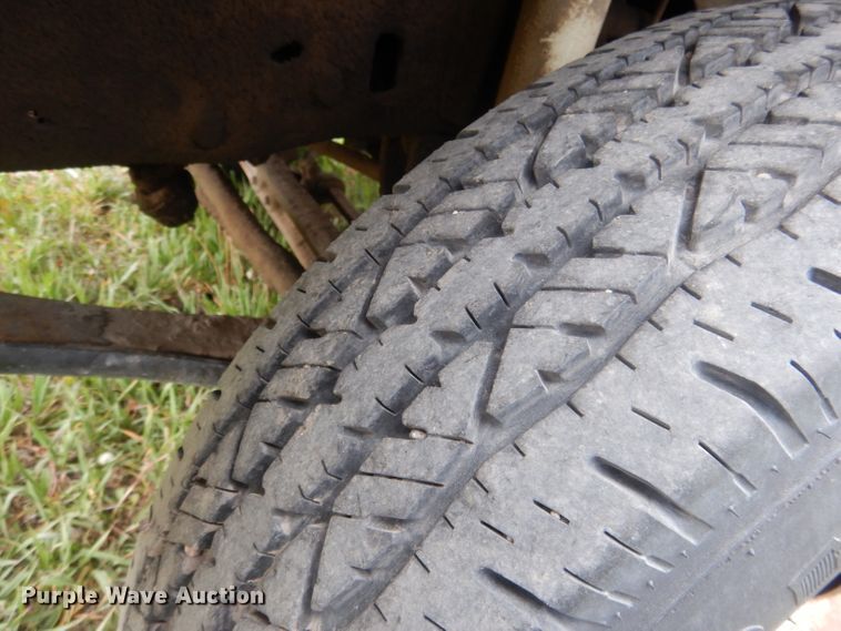 image for item FI9048 1995 Ford F450 Super Duty  utility / service truck