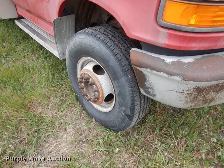 image for item FI9048 1995 Ford F450 Super Duty  utility / service truck