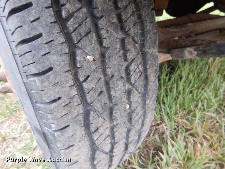 image for item FI9048 1995 Ford F450 Super Duty  utility / service truck