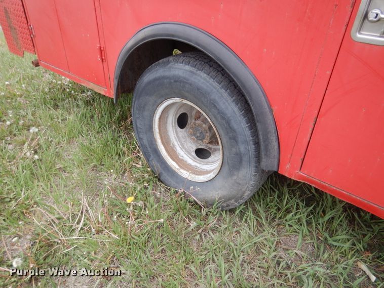 image for item FI9048 1995 Ford F450 Super Duty  utility / service truck