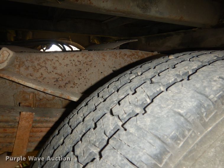 image for item FI9048 1995 Ford F450 Super Duty  utility / service truck