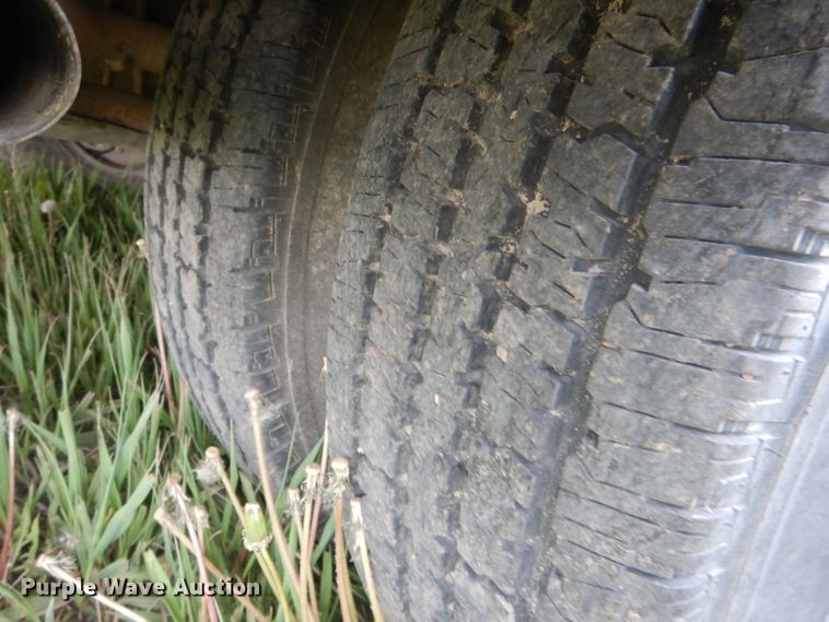 image for item FI9048 1995 Ford F450 Super Duty  utility / service truck