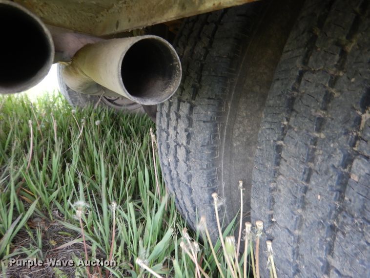 image for item FI9048 1995 Ford F450 Super Duty  utility / service truck