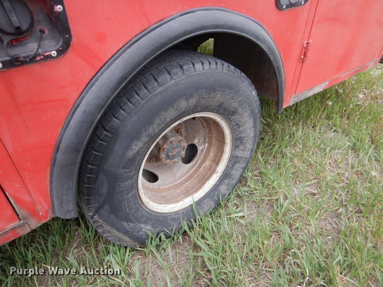 image for item FI9048 1995 Ford F450 Super Duty  utility / service truck