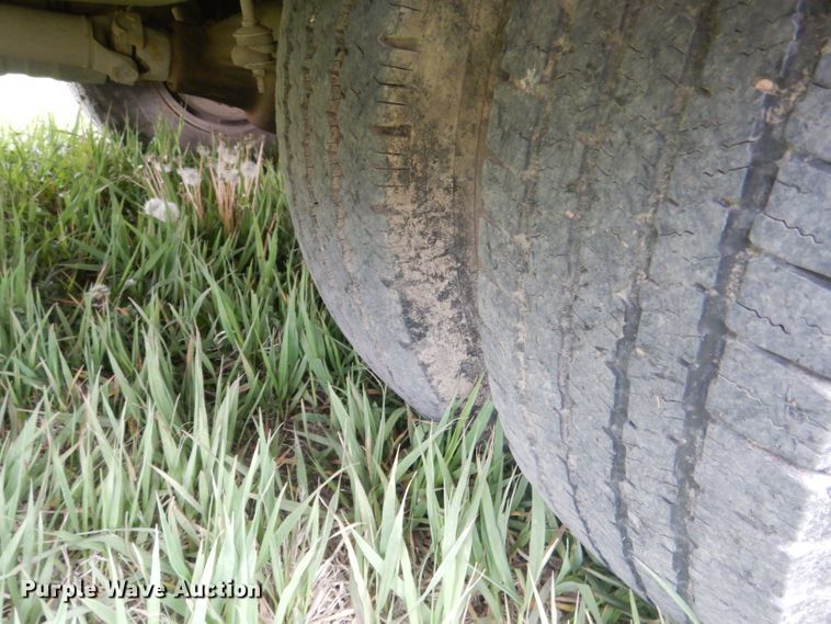 image for item FI9048 1995 Ford F450 Super Duty  utility / service truck