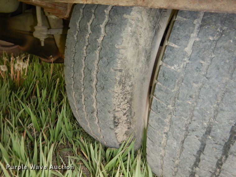 image for item FI9048 1995 Ford F450 Super Duty  utility / service truck