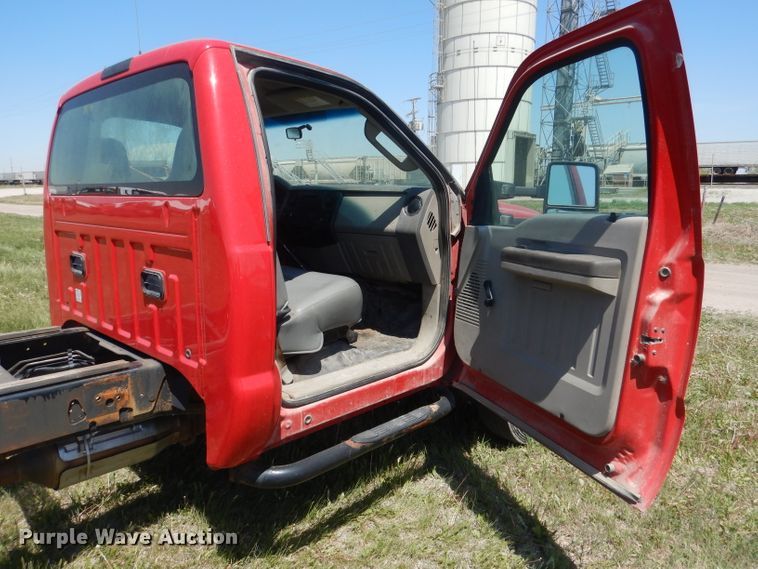 image for item FI9054 2008 Ford F550 Super Duty  truck cab and chassis