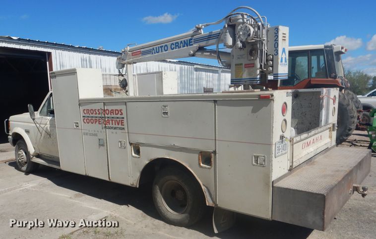 image for item FI9098 1989 Ford F450 Super Duty  utility / service truck