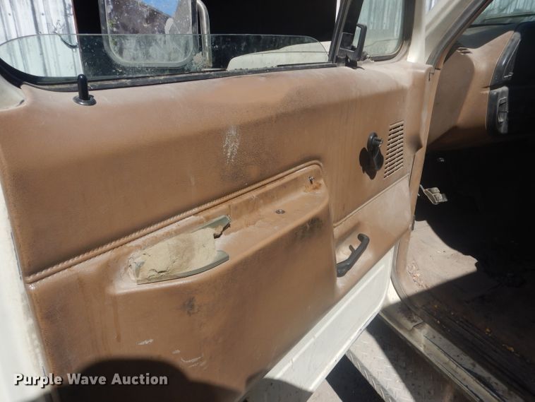 image for item FI9098 1989 Ford F450 Super Duty  utility / service truck