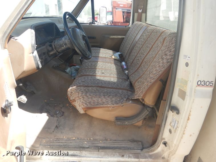 image for item FI9098 1989 Ford F450 Super Duty  utility / service truck