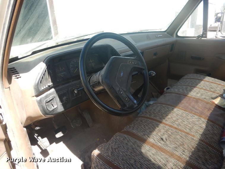 image for item FI9098 1989 Ford F450 Super Duty  utility / service truck