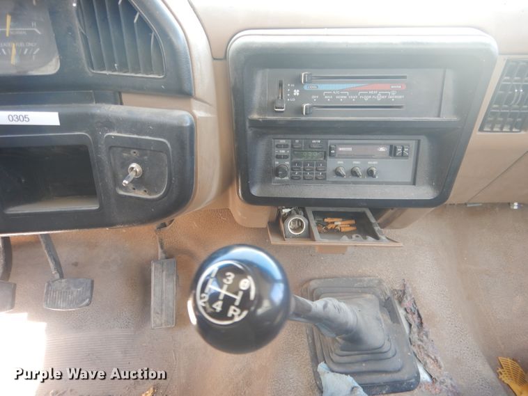 image for item FI9098 1989 Ford F450 Super Duty  utility / service truck