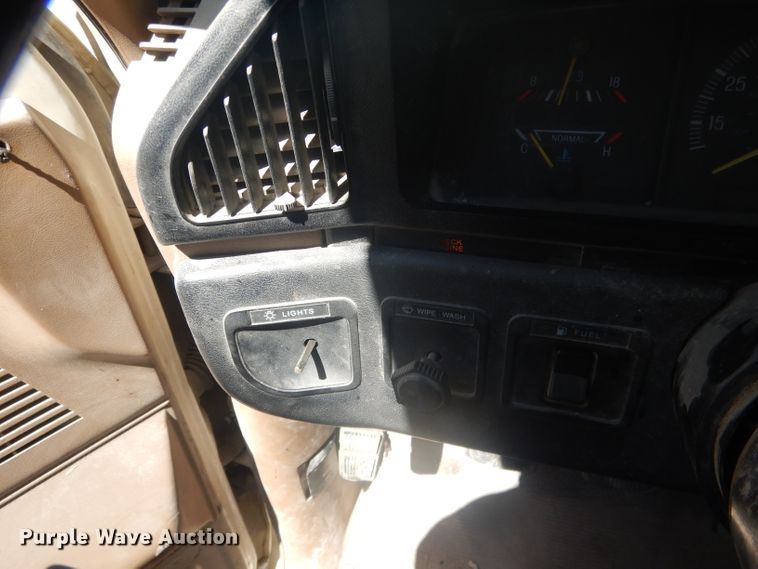 image for item FI9098 1989 Ford F450 Super Duty  utility / service truck