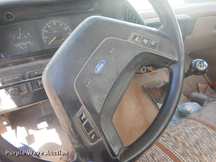 image for item FI9098 1989 Ford F450 Super Duty  utility / service truck