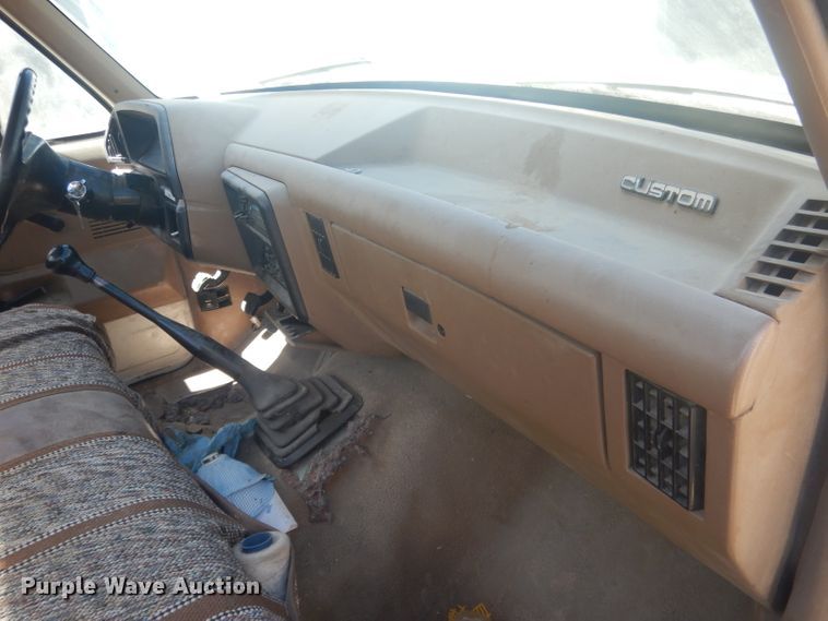 image for item FI9098 1989 Ford F450 Super Duty  utility / service truck