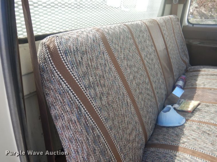 image for item FI9098 1989 Ford F450 Super Duty  utility / service truck