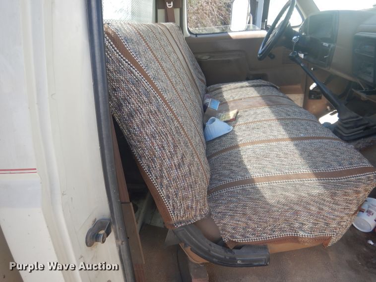 image for item FI9098 1989 Ford F450 Super Duty  utility / service truck