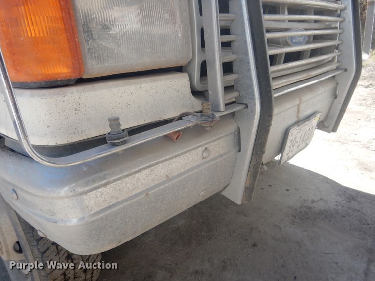 image for item FI9098 1989 Ford F450 Super Duty  utility / service truck