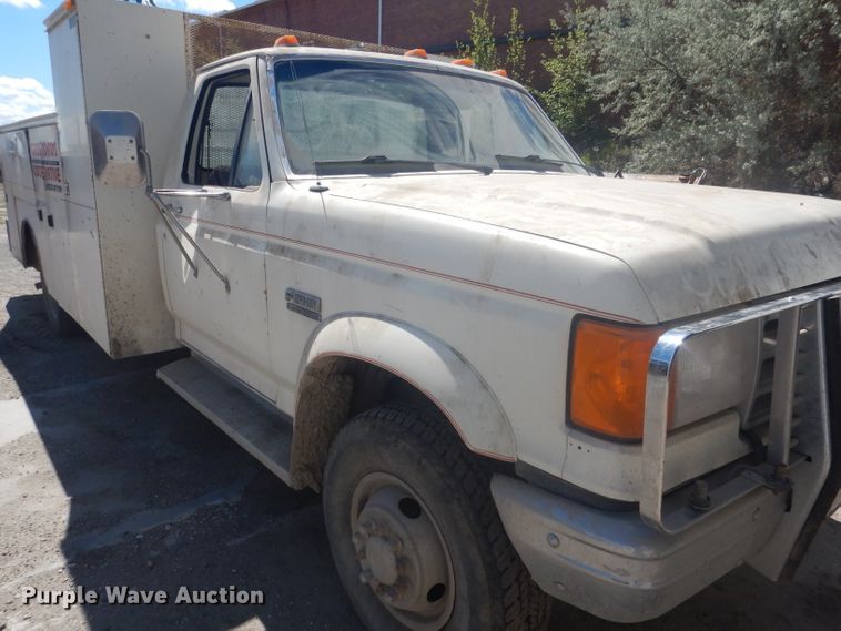 image for item FI9098 1989 Ford F450 Super Duty  utility / service truck