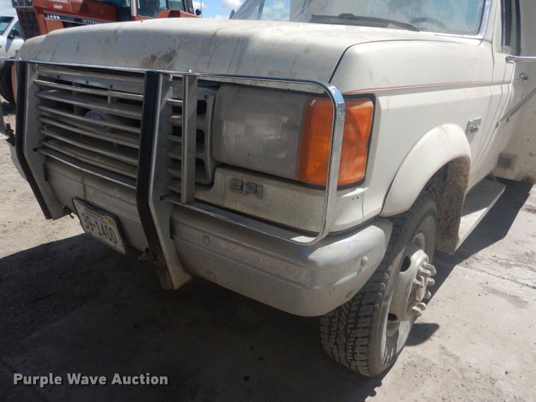 image for item FI9098 1989 Ford F450 Super Duty  utility / service truck
