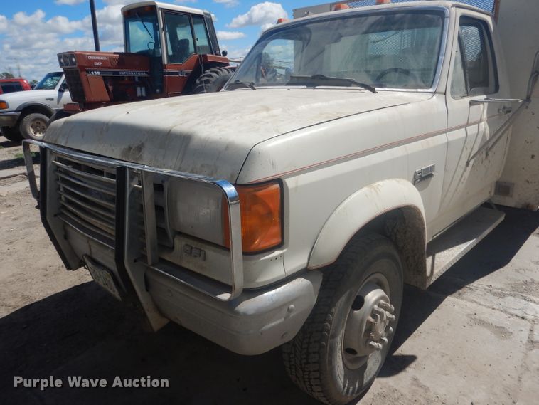 image for item FI9098 1989 Ford F450 Super Duty  utility / service truck