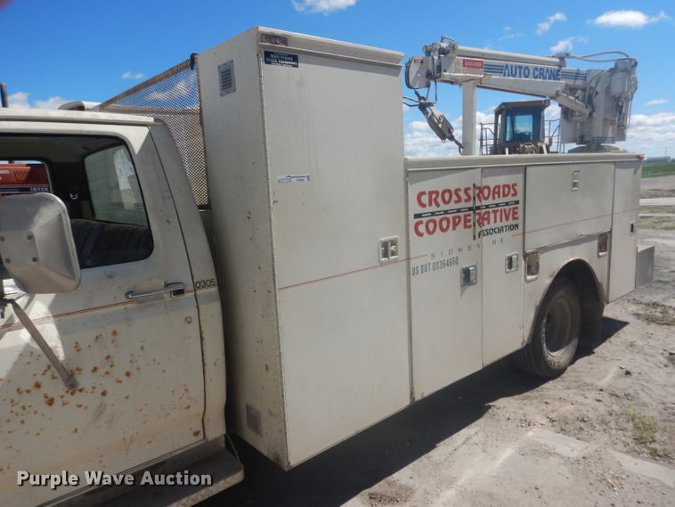 image for item FI9098 1989 Ford F450 Super Duty  utility / service truck