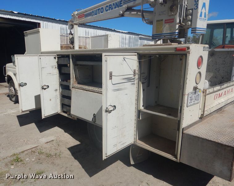 image for item FI9098 1989 Ford F450 Super Duty  utility / service truck