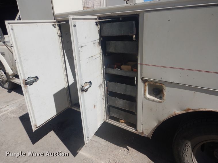 image for item FI9098 1989 Ford F450 Super Duty  utility / service truck