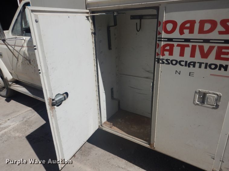 image for item FI9098 1989 Ford F450 Super Duty  utility / service truck