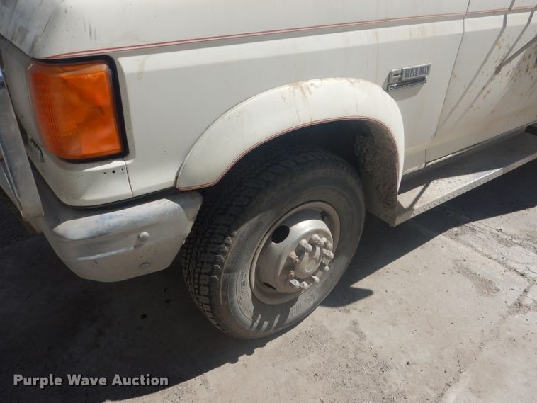 image for item FI9098 1989 Ford F450 Super Duty  utility / service truck