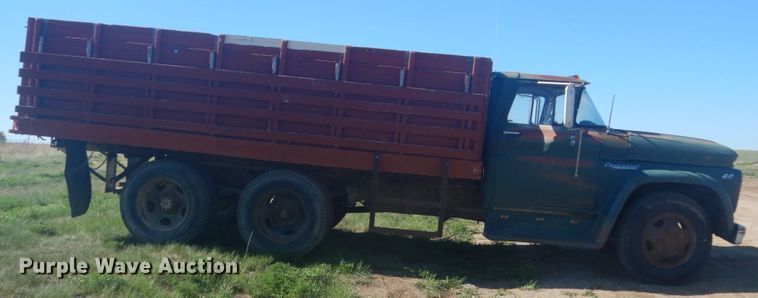 image for item HE9737 1960 Chevrolet Viking 60  grain truck