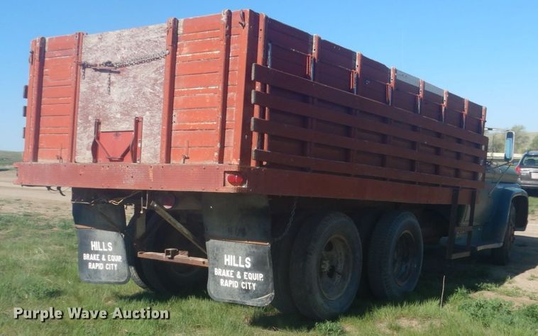 image for item HE9737 1960 Chevrolet Viking 60  grain truck