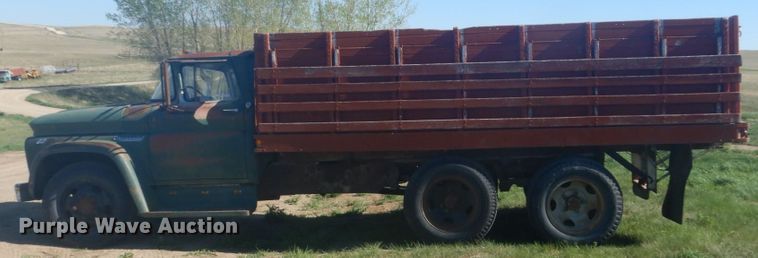 image for item HE9737 1960 Chevrolet Viking 60  grain truck