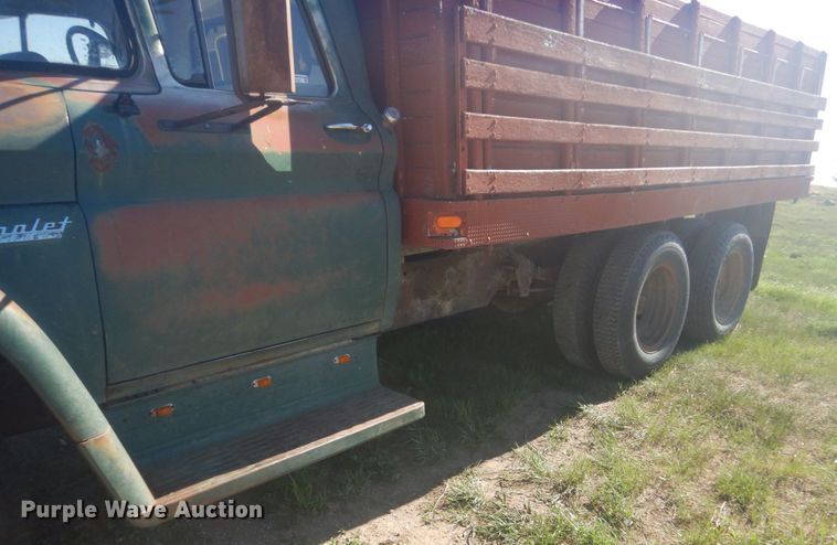 image for item HE9737 1960 Chevrolet Viking 60  grain truck