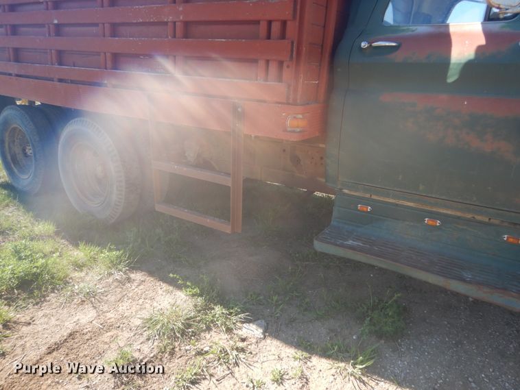 image for item HE9737 1960 Chevrolet Viking 60  grain truck