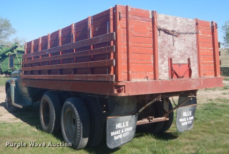 image for item HE9737 1960 Chevrolet Viking 60  grain truck