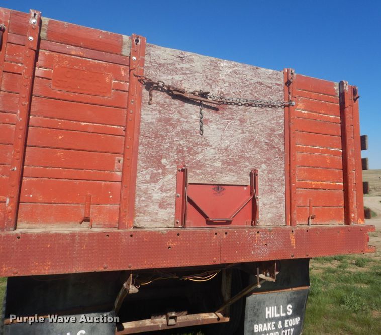 image for item HE9737 1960 Chevrolet Viking 60  grain truck