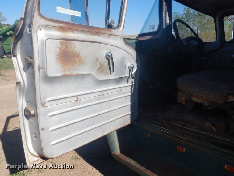 image for item HE9737 1960 Chevrolet Viking 60  grain truck