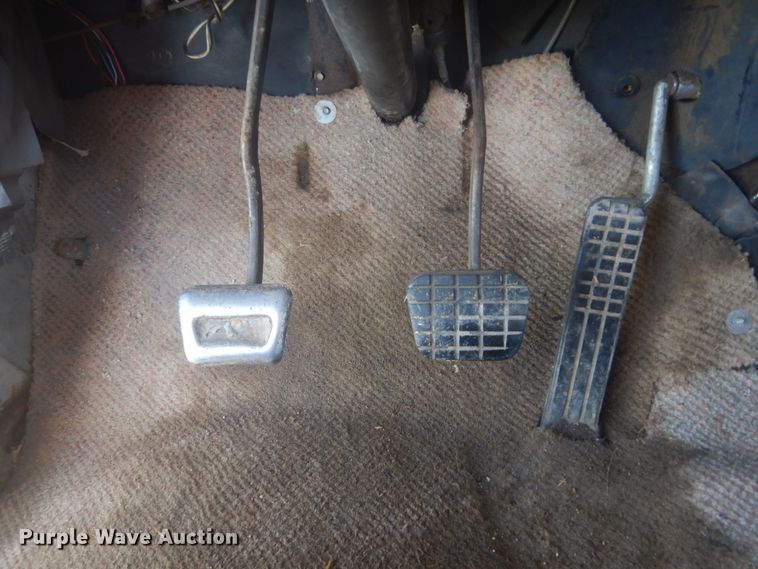 image for item HE9737 1960 Chevrolet Viking 60  grain truck