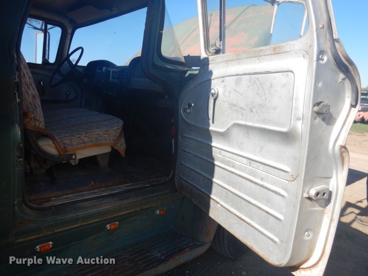 image for item HE9737 1960 Chevrolet Viking 60  grain truck