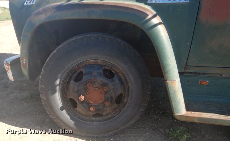 image for item HE9737 1960 Chevrolet Viking 60  grain truck