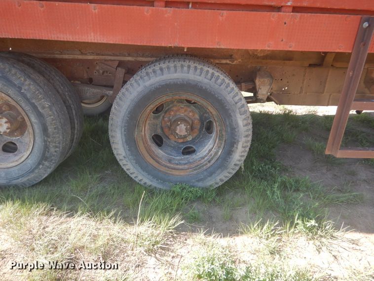 image for item HE9737 1960 Chevrolet Viking 60  grain truck