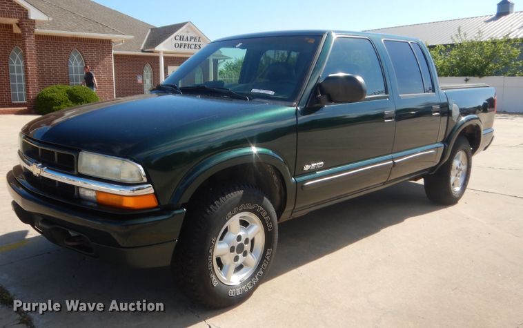 image for item HG9730 2003 Chevrolet S10  Crew Cab pickup truck