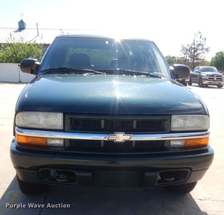 image for item HG9730 2003 Chevrolet S10  Crew Cab pickup truck