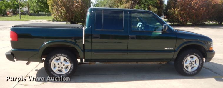 image for item HG9730 2003 Chevrolet S10  Crew Cab pickup truck