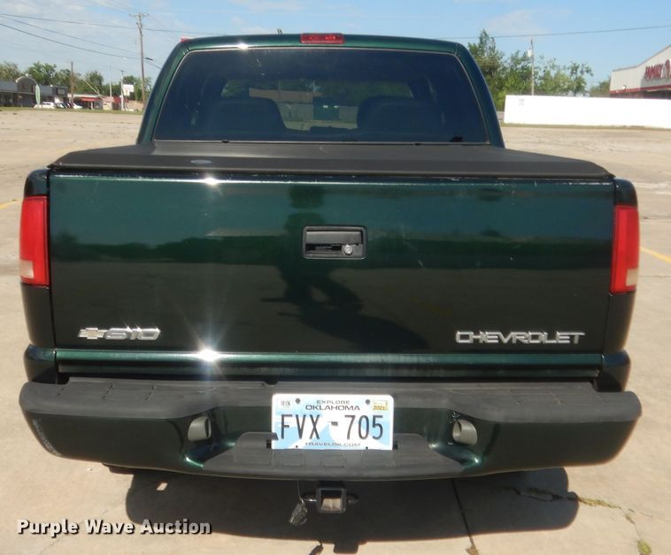 image for item HG9730 2003 Chevrolet S10  Crew Cab pickup truck